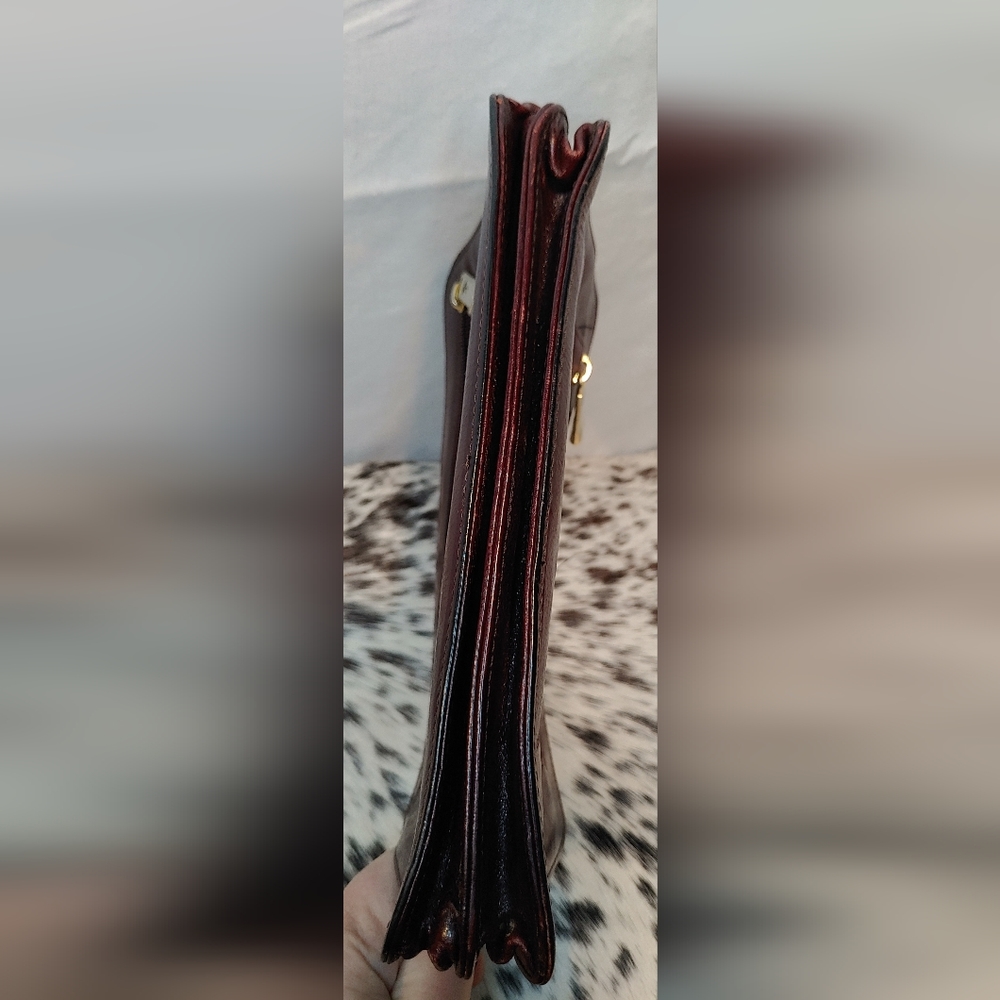 Ricardo Beverly Hills Women's Rich Black Cherry Leather Clutch - Picture 5 of 9